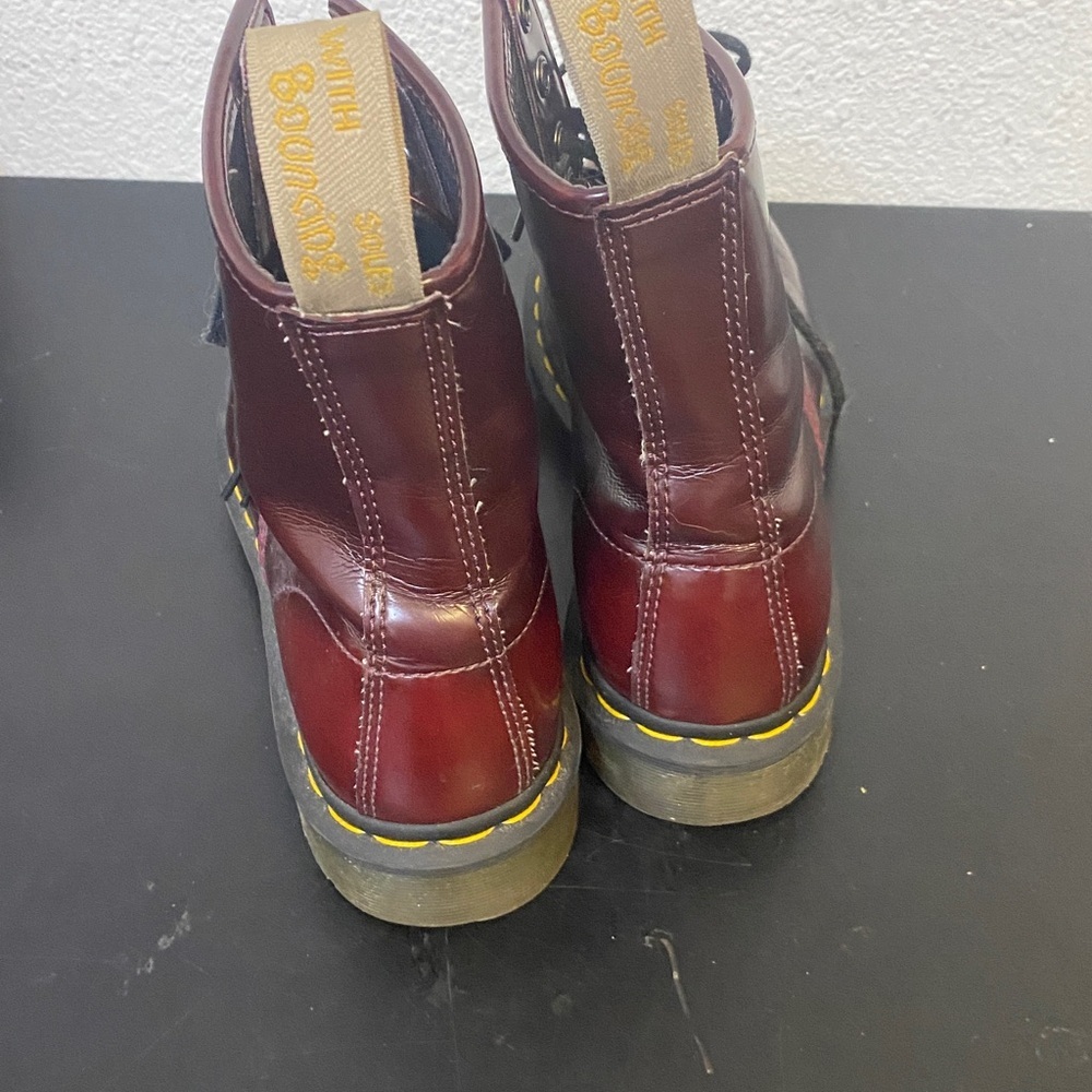 Dr. Martens 1460 Vegan 8-Eye boot in the Cherry Red Cambridge Rub Off color - Picture 3 of 5